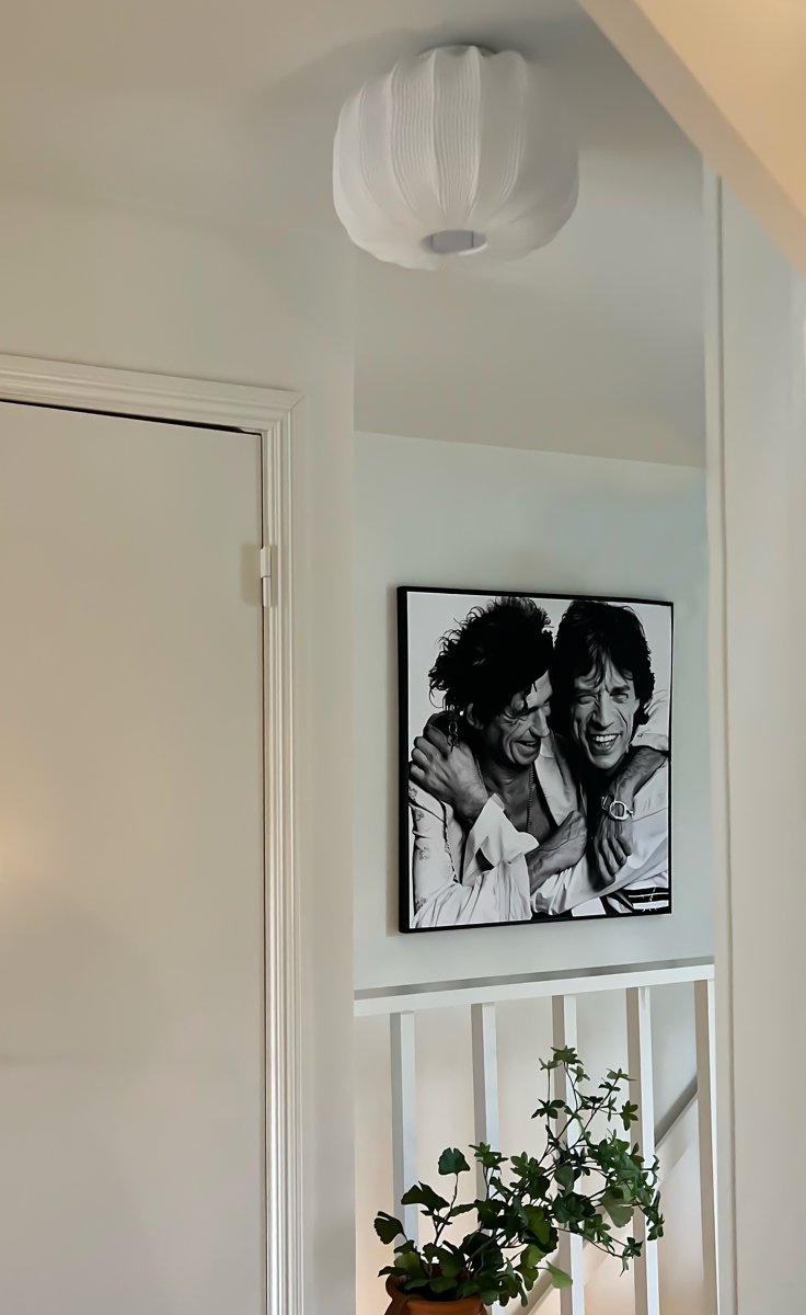 Madame Ø33 Wit plafondlamp Van Aneta Lighting - Madame plafondlamp met decoratieve, geplooide textielen kap in het wit.