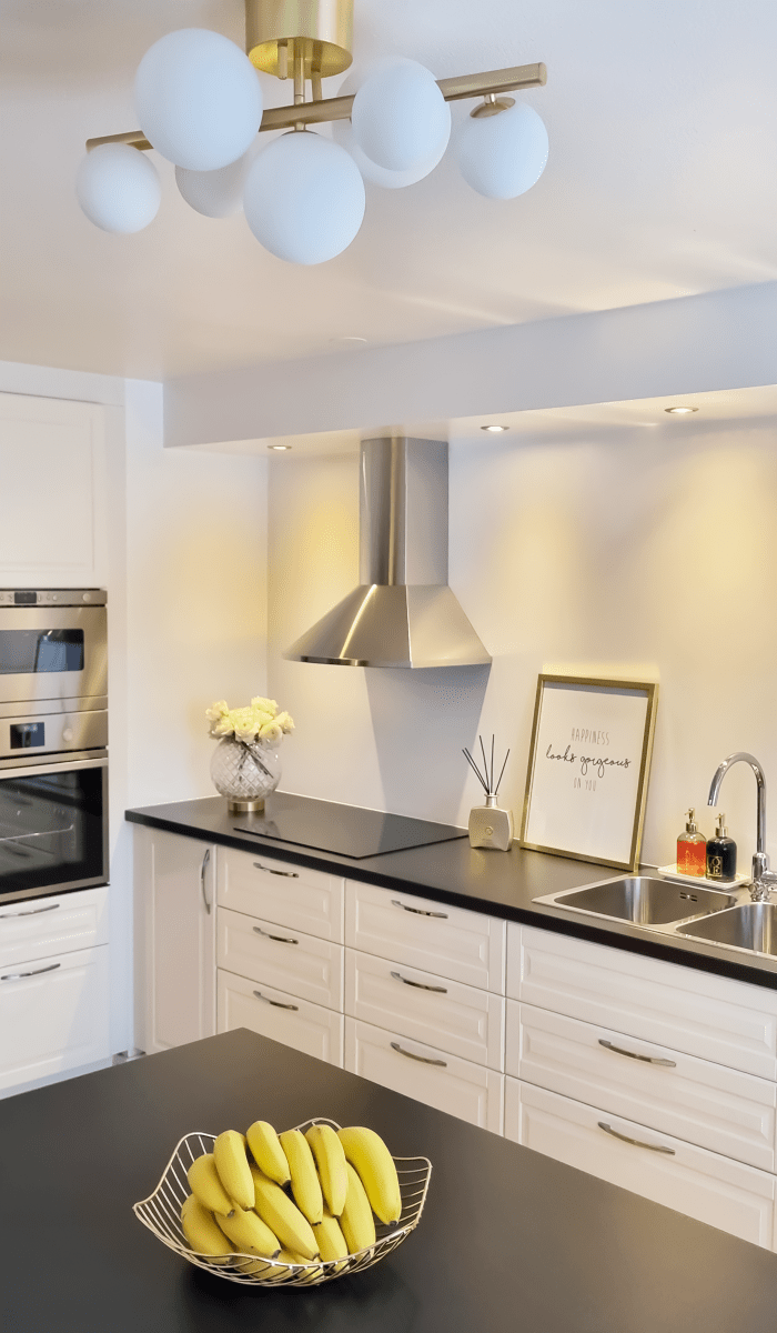 Molekyl 58cm Mat messing plafondlamp Van Aneta Lighting - De kap is voorzien van een aansluitblok, waarop een lampstekker kan worden gemonteerd.