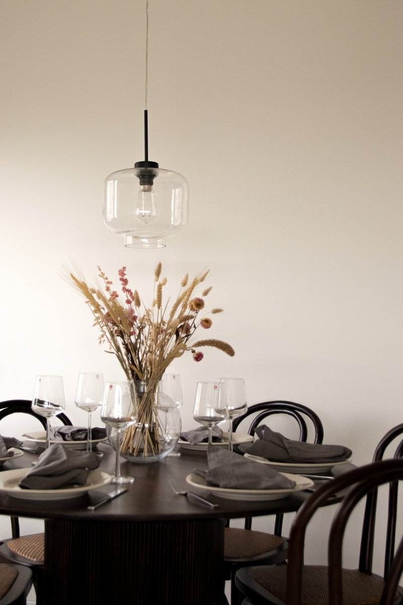 Ritz Ø25 Transparant hanglamp Van Globen Lighting - Ritz is een hanglamp met een klassieke vorm en een klein formaat die zowel solo als in een rij boven een eettafel mooi tot zijn recht komt.