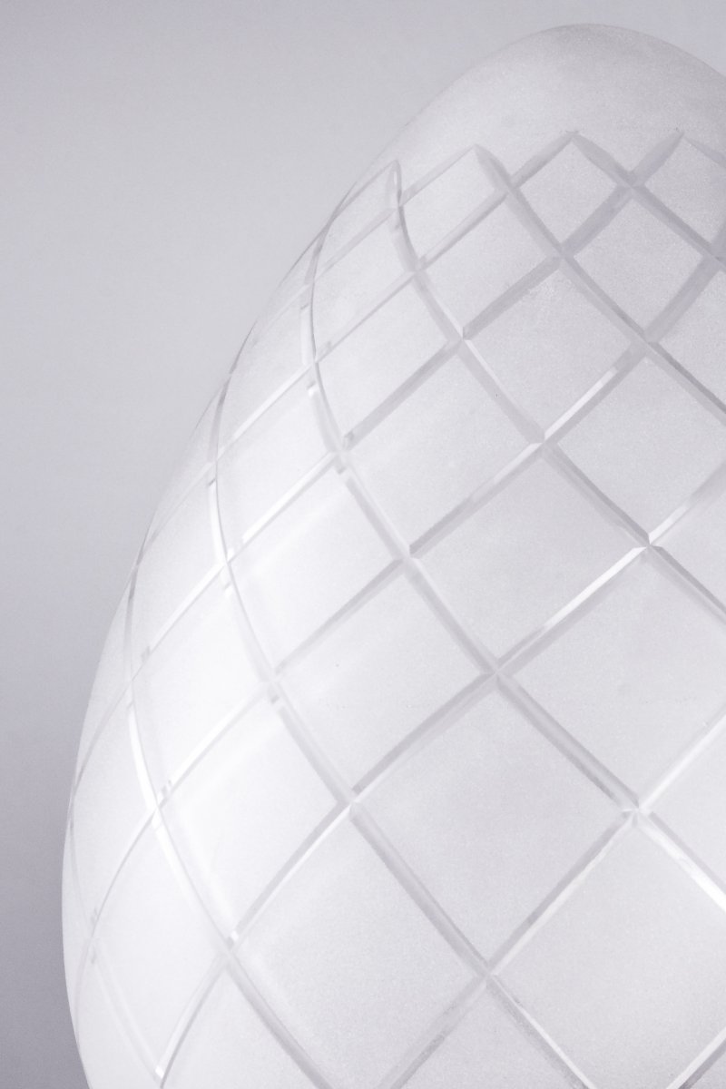 Juni Ø20 Antiek messing/wit badkamerlamp Van Globen Lighting - Juni met zijn prachtige geslepen glas en metalen kap neemt je mee terug in de tijd naar het begin van de 20e eeuw.