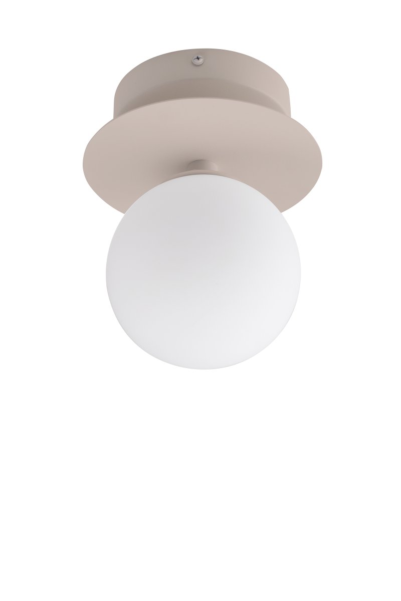 Art Deco Ø16 Beige/wit badkamerlamp Van Globen Lighting - De lamp is gemaakt van metaal en heeft een witte glazen kap die zorgt voor een mooie lichtspreiding in de kamer.