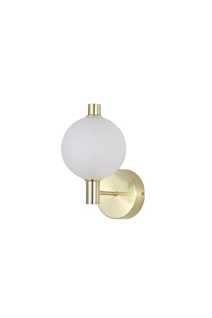 Luminique 15cm Messing wandlamp Van Searchlight - Luminique is een elegante en exclusieve wandlamp die een geribbelde kap van mat glas combineert met stijlvolle details in een satijn messing afwerking.