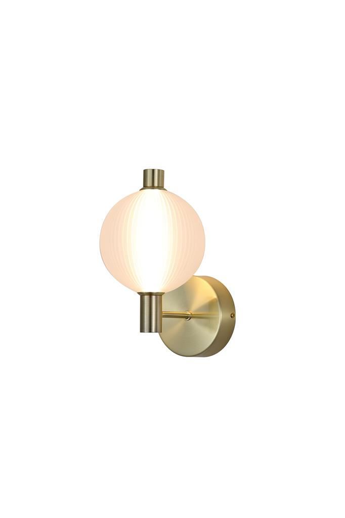Luminique 15cm Messing wandlamp Van Searchlight - Luminique is een elegante en exclusieve wandlamp die een geribbelde kap van mat glas combineert met stijlvolle details in een satijn messing afwerking.