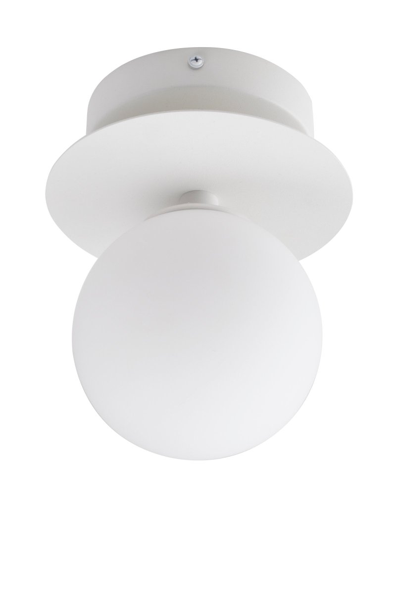 Art Deco Ø24 Wit badkamerlamp Van Globen Lighting - De lamp is gemaakt van metaal en heeft een matwitte glazen kap die zorgt voor een mooie lichtspreiding in de ruimte.