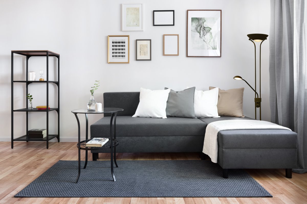 Nice Zwart vloerlamp Van Aneta Lighting - Deze mooie staande lamp is perfect voor zowel werk als gezelligheid op vrijdagavond en geeft een warmwitte gloed van 3000K.
