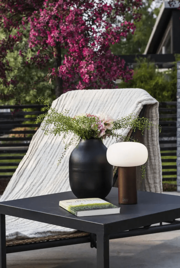 Antibes 20cm Roest Draagbare Van Konstsmide - De lamp heeft een dimmer waarmee u de helderheid en kleurtemperatuur kunt aanpassen.
