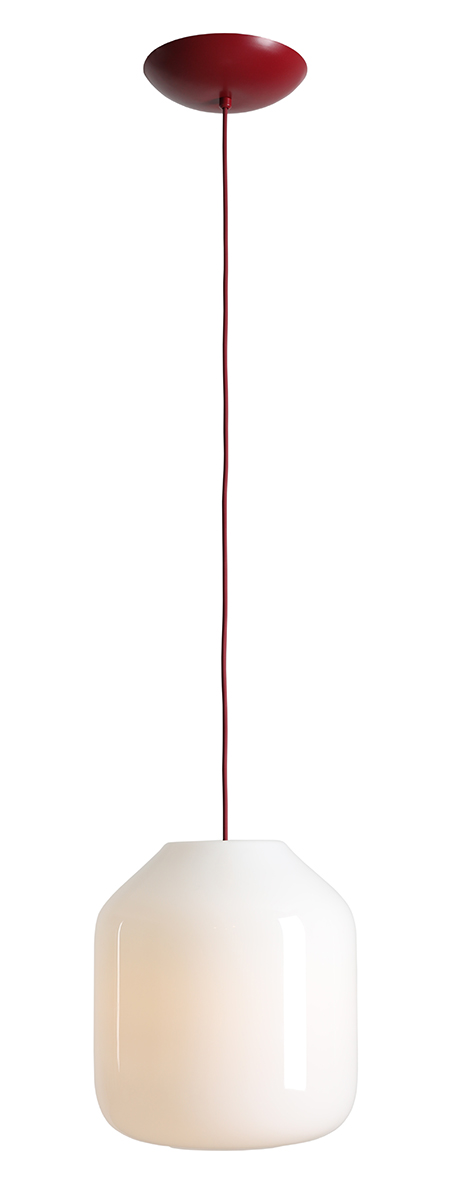 Flask Ø27 ROOD hanglamp Van Artera - De royale kap van opaalglas heeft een diameter van 27 cm en verspreidt een zacht en aangenaam licht dat een uitnodigende sfeer in de kamer creëert.