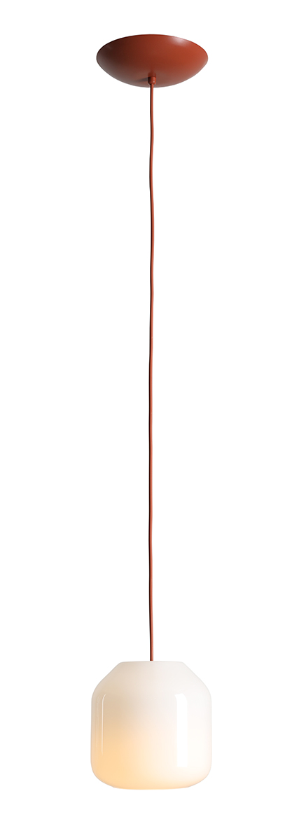 Flask Ø18 Terracotta hanglamp Van Artera - De metalen details en de bijpassende kabel hebben een prachtige terracotta kleur die de lamp een harmonieuze en speelse uitstraling geeft.