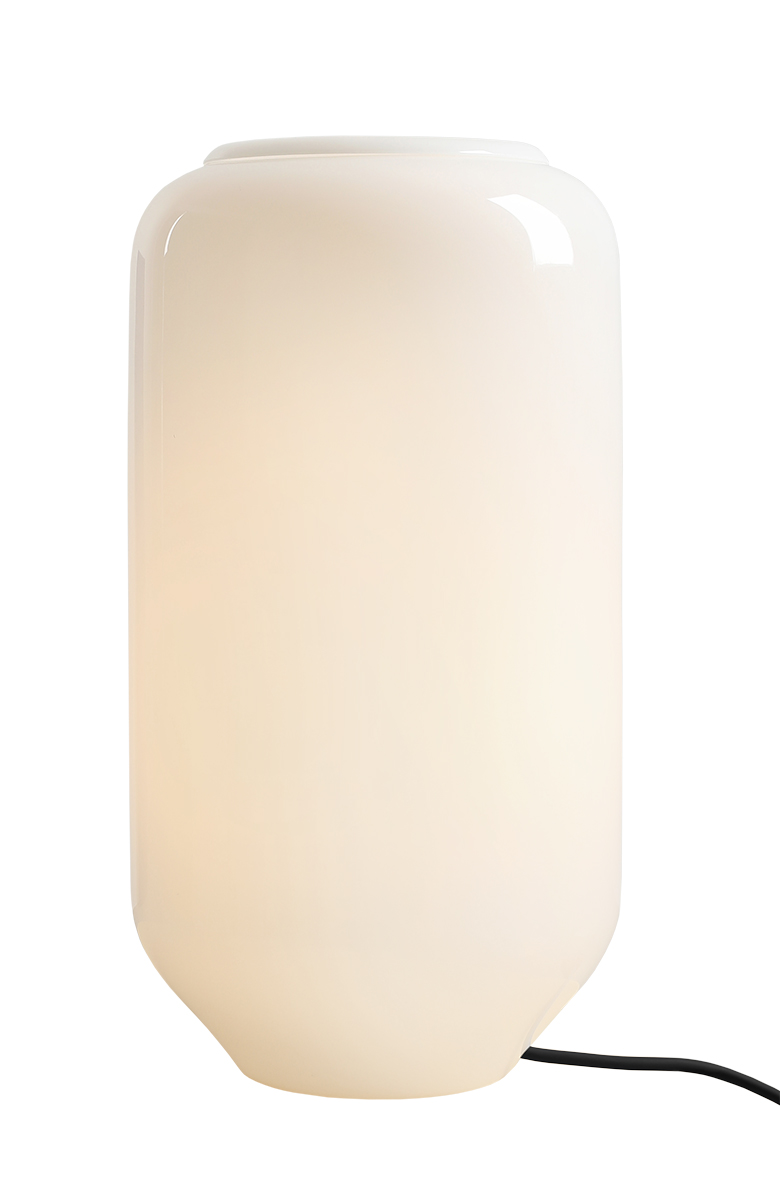 Flask 36cm Wit/zwart tafellamp Van Artera - De zwarte kabel zorgt voor een mooi kleurcontrast en geeft de lamp een harmonieuze en speelse uitstraling.