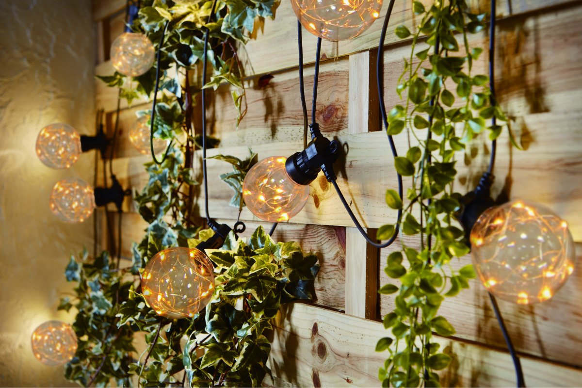 Garden micro-light Koppelbaar 10m Zwart Van Pixie Design - Als de timer aan staat, brandt het 8 uur lang en is het 16 uur uit.