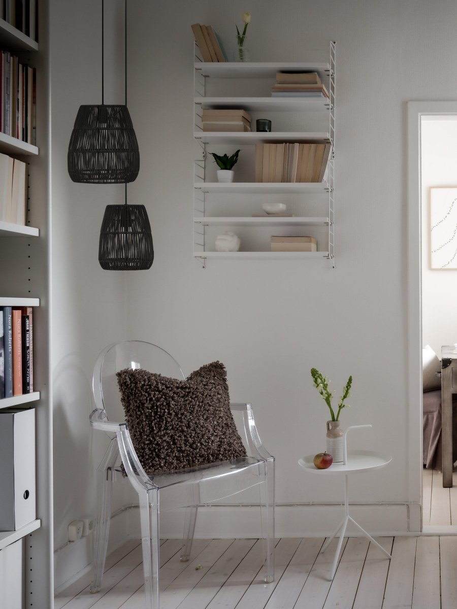 Saigon Ø28 Zwart hanglamp Van PR Home - De plafondlamp wordt geleverd met een zwarte plafondbevestiging voor gebruik binnenshuis.