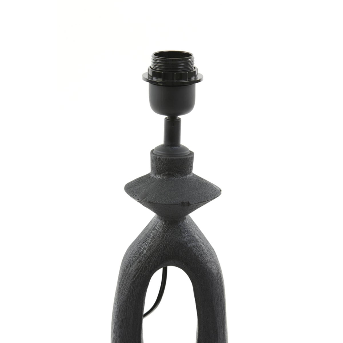 Django 45cm Zwart lampenvoet Van Light & Living - Deze unieke lampvoet is gemaakt van hout met een elegante matzwarte afwerking en heeft een dynamische vorm die een artistieke uitstraling geeft.