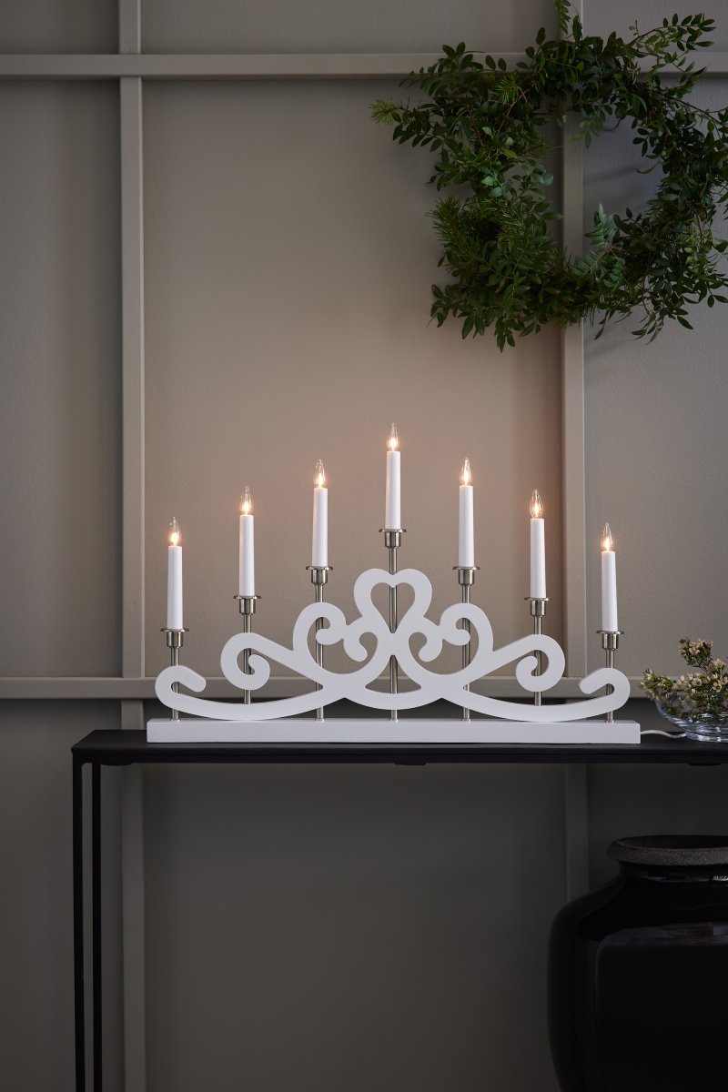 Nightfall Wit Van Markslöjd - Nightfall is een witte houten kandelaar met een romantische uitstraling.