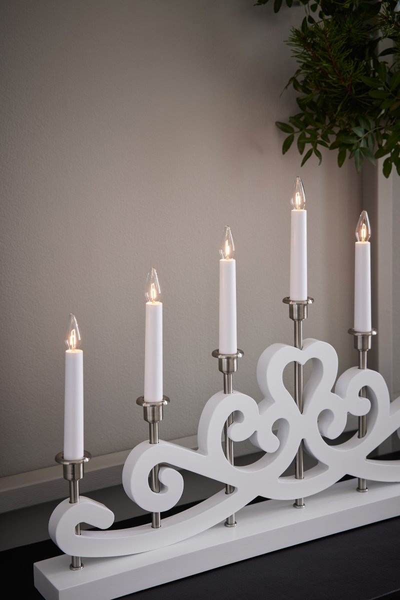 Nightfall Wit Van Markslöjd - Nightfall is een witte houten kandelaar met een romantische uitstraling.