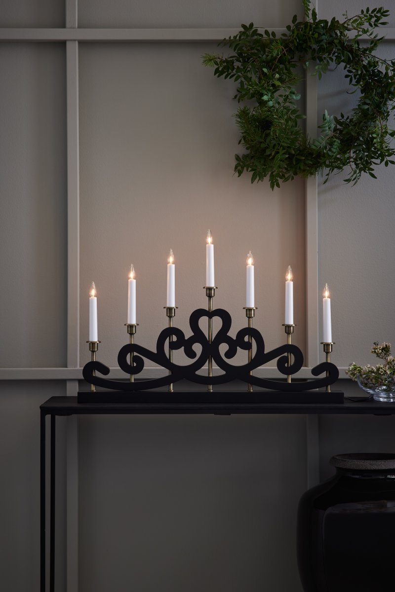 Nightfall Zwart Van Markslöjd - Nightfall is een zwarte houten kandelaar met een romantische uitstraling.