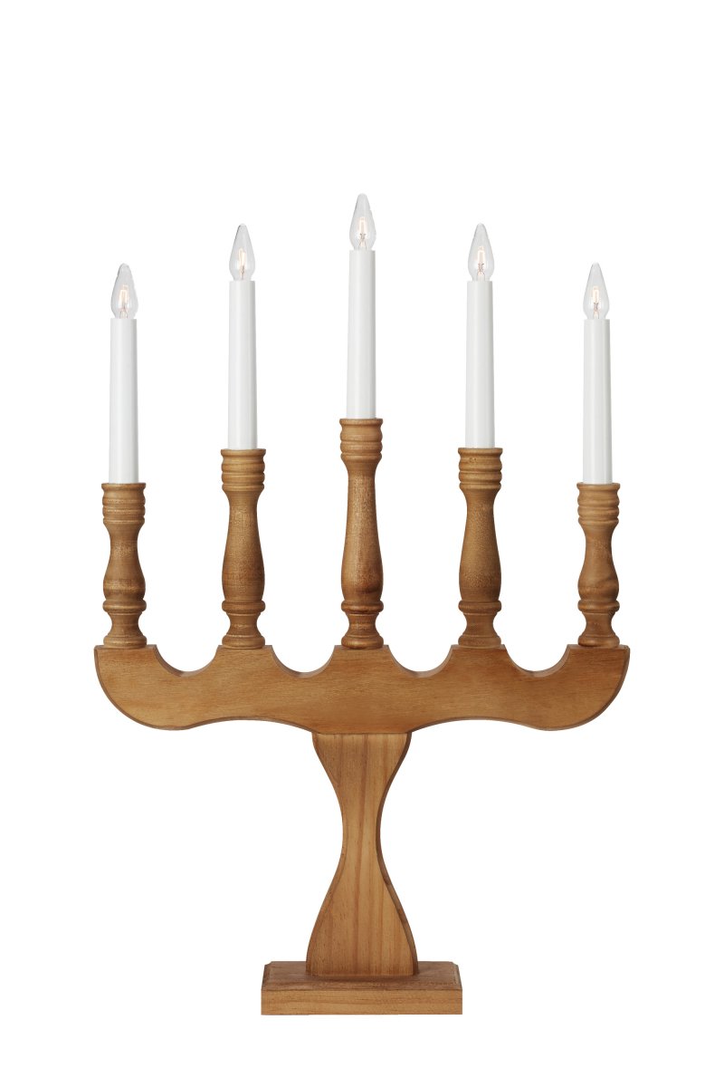 Svaneholm Bruin Van Markslöjd - Adventkandelaar met vijf armen in een bruin gebeitste kleur.