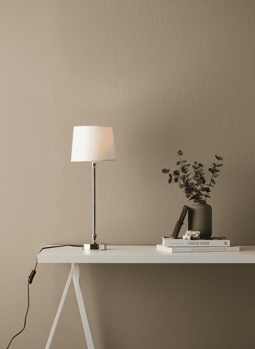 Liam 60cm Zilver/Wit tafellamp Van PR Home - De lampenkap is 20 cm breed en 15,5 cm hoog en heeft een E27-fitting.