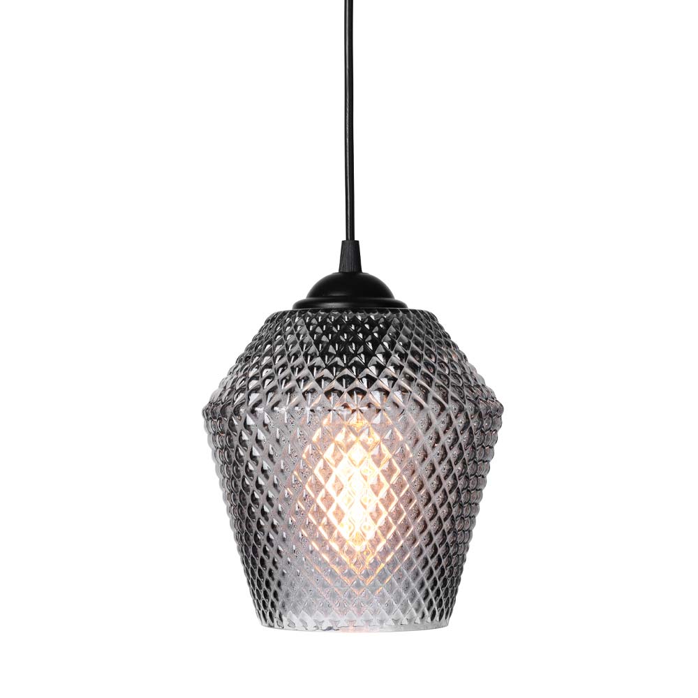 Nobb Ø17 Rook hanglamp Van Halo Design - Geef uw huis een elegante touch met Nobb &ndash; Een stijlvolle en tijdloze plafondlamp met een rookkleurige, gepatroneerde glazen kap.