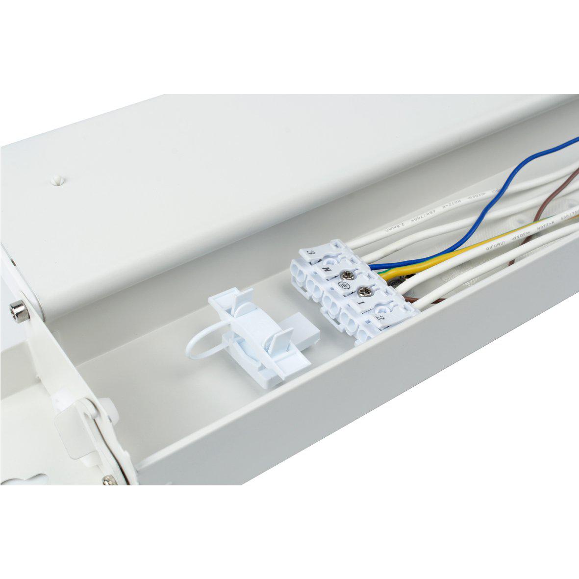 Henry Basic 4000K 135cm Wit Van Designlight - Met een totale lichtopbrengst van 10360 lumen levert de Henry Basic voldoende licht om de meeste armaturen van 1200/1500 mm met T8- of T5-fluorescentielampen te vervangen.