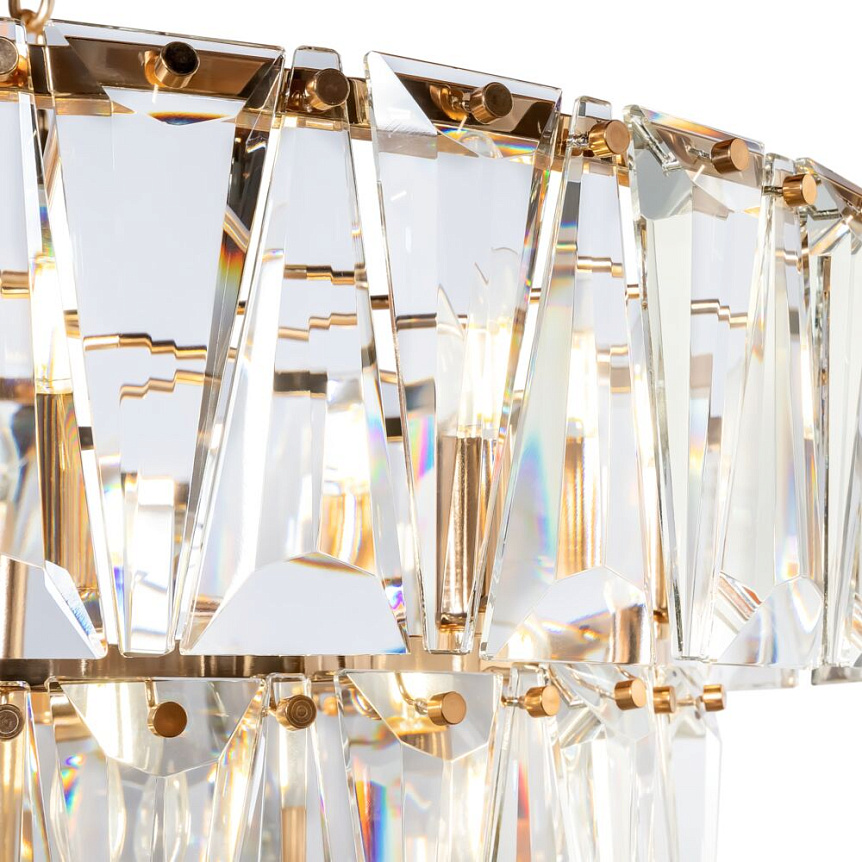 Puntes Ø77 Goud kristal Van Maytoni - Puntes is een elegante plafondkroonluchter van goudkleurig metaal met fonkelende prisma's die de lichtbronnen omringen en een magisch lichtspel cre&euml;ren wanneer de lamp brandt.