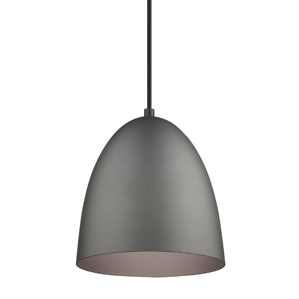 The Classic Ø20 Geborsteld staal hanglamp Van Halo Design - Dankzij het stijlvolle, koepelvormige ontwerp en de afwerking van geborsteld staal is dit een veelzijdige keuze voor zowel keukens, woonkamers als eetkamers.