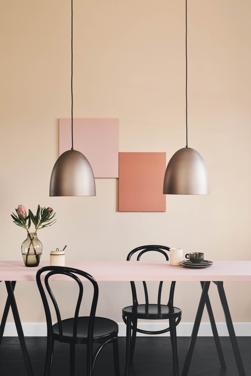 The Classic Ø30 Geborsteld oxide hanglamp Van Halo Design - De Classic verspreidt een gelijkmatig en aangenaam licht, ideaal om een harmonieuze sfeer in uw huis te creëren.