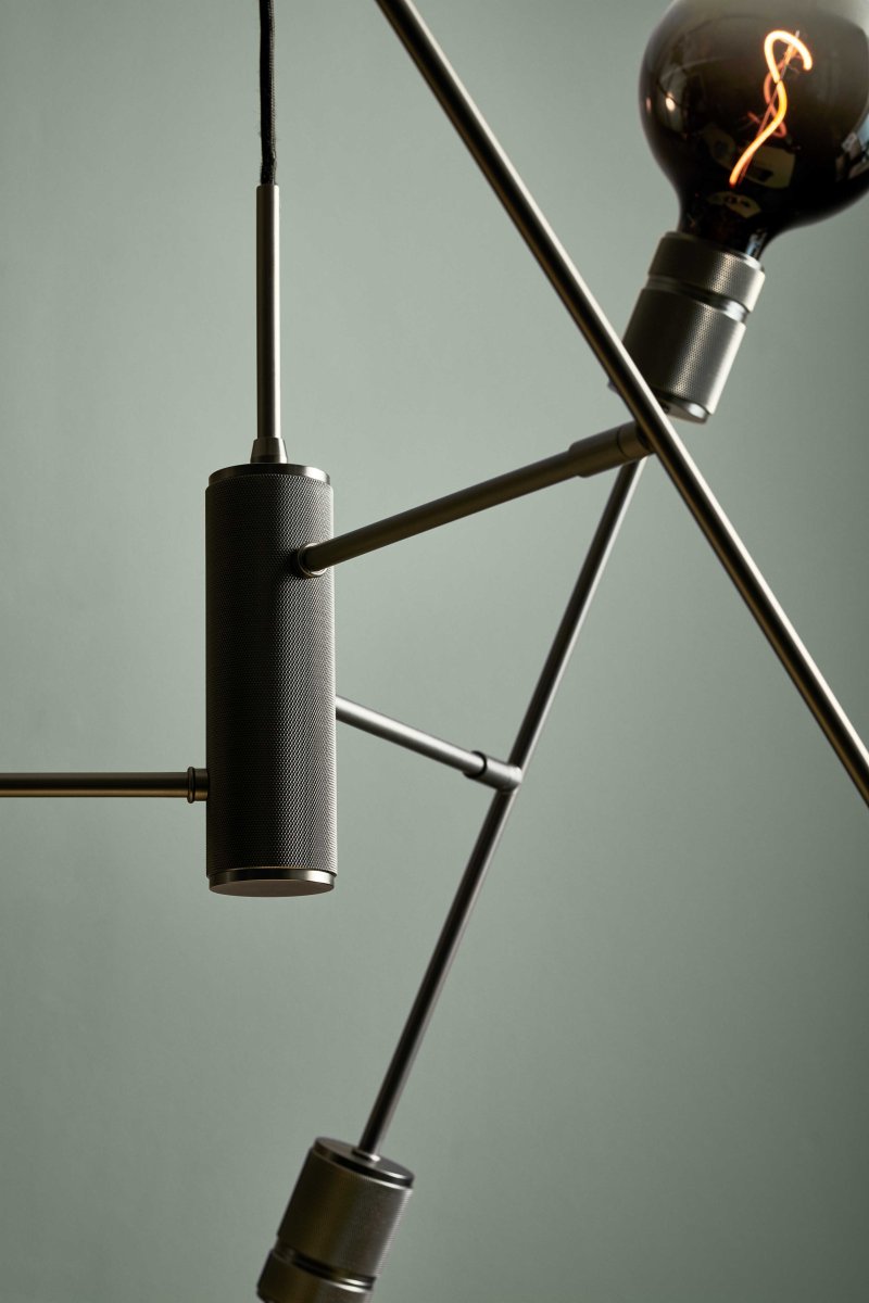 Halo Ø75 Donkergrijs hanglamp Van Halo Design - Halo is een stijlvolle plafondlamp met een modern design en industriële uitstraling.
