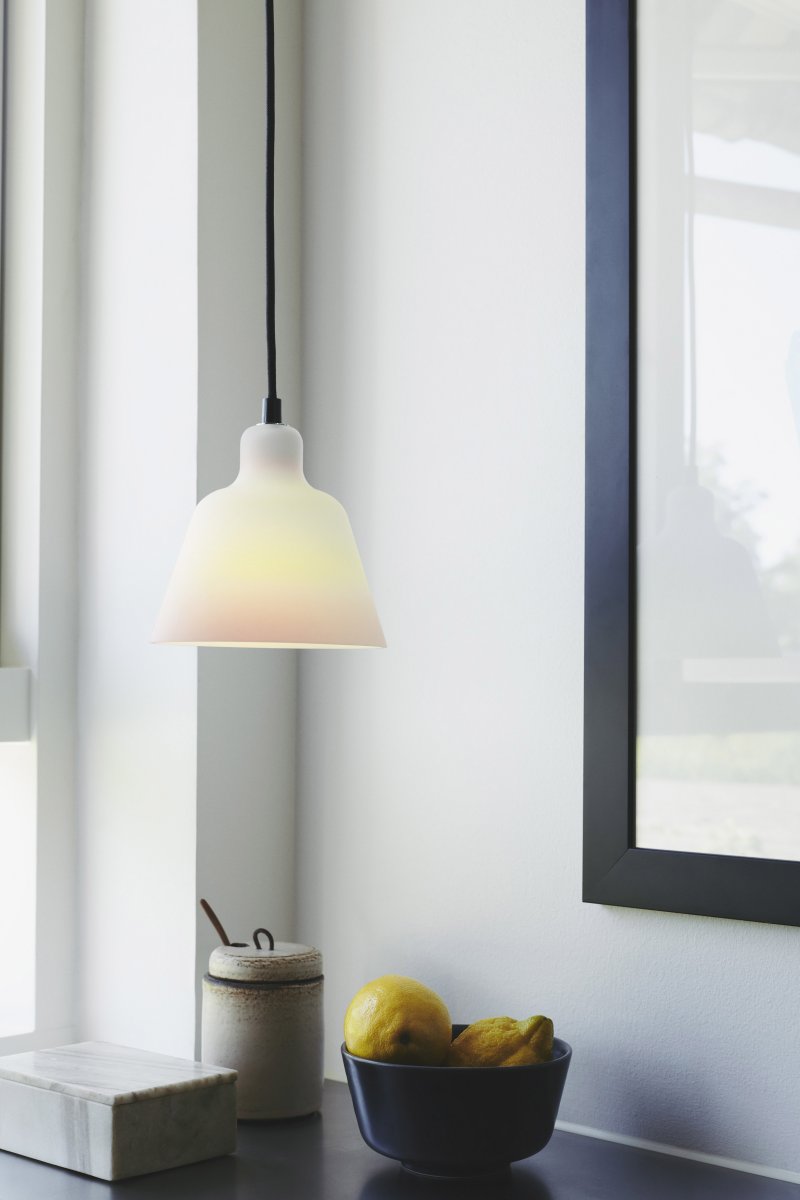 Carpenter Ø15 Opaal hanglamp Van Halo Design - Capenter is een klassieke hanglamp met een stijlvol design.