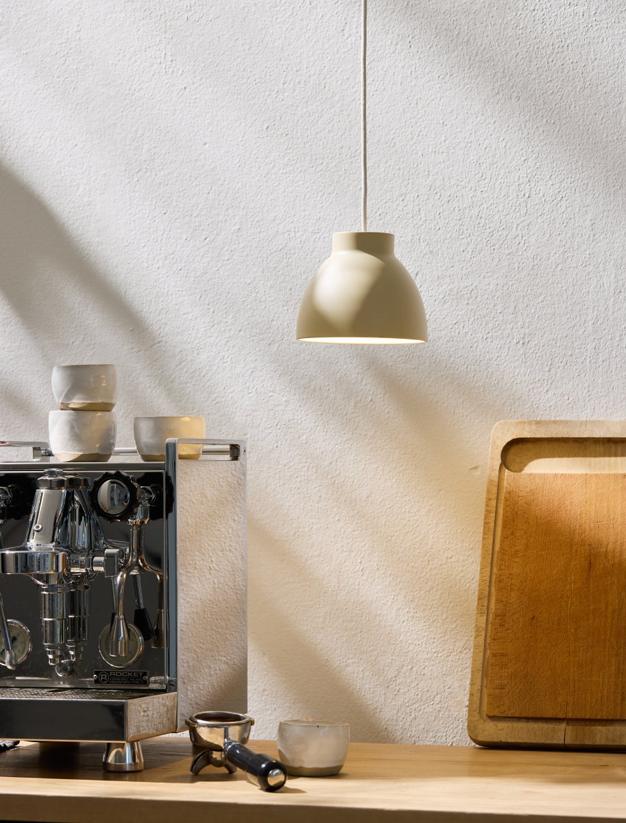 Object Ø16 Room hanglamp Van Halo Design - Object is een veelzijdige en elegante keuze voor wie op zoek is naar een combinatie van functionaliteit en esthetiek in zijn interieurontwerp.