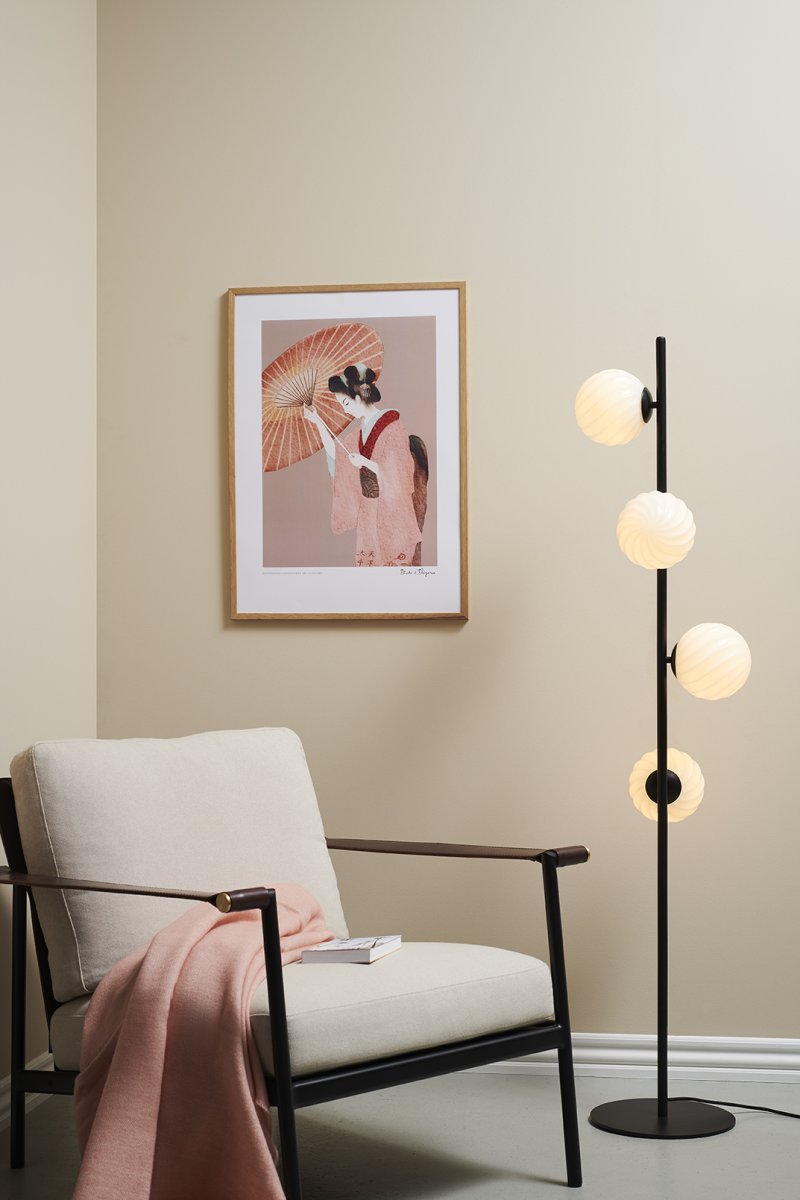 Twist Zwart vloerlamp Van Halo Design - Laat Twist het gesprek van de dag zijn in uw huis - een stijlvolle combinatie van design en functionaliteit!