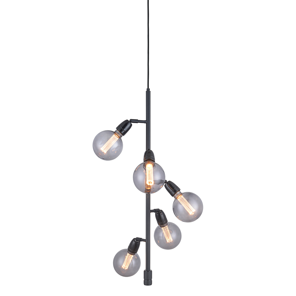 Compass Ø30 Zwart hanglamp Van Halo Design - Dankzij het zwarte metalen frame met vijf beweegbare armen kunt u zelf bepalen in welke richting de lichtbronnen schijnen.