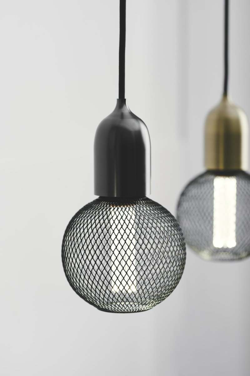 Classic Ø5 Donker zilver hanglamp Van Halo Design - Wij adviseren om er meerdere in een groepje boven de eettafel te plaatsen, of als hanglamp in de slaapkamer boven de nachtkastjes.