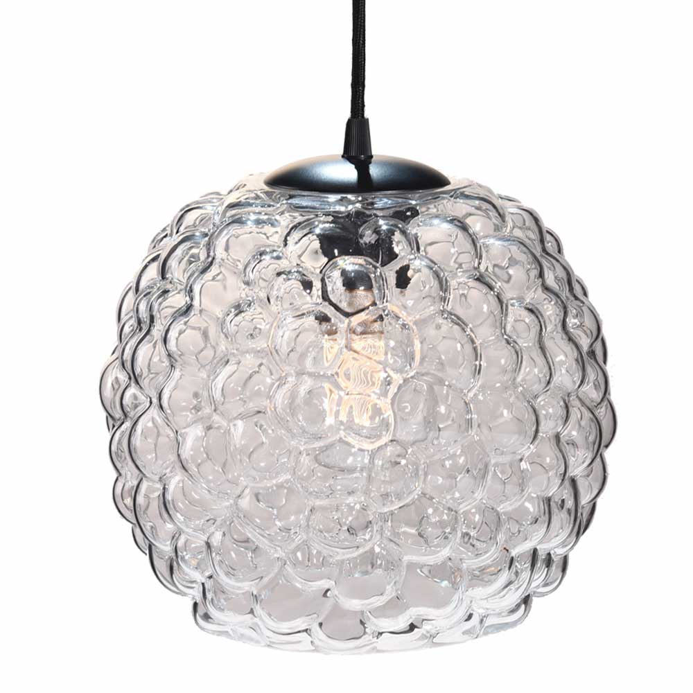 Grape Ø25 Transparant hanglamp Van Halo Design - Deze hanglamp van helder glas met zwarte details is ideaal als lichtpunt boven de eettafel of in de keuken.