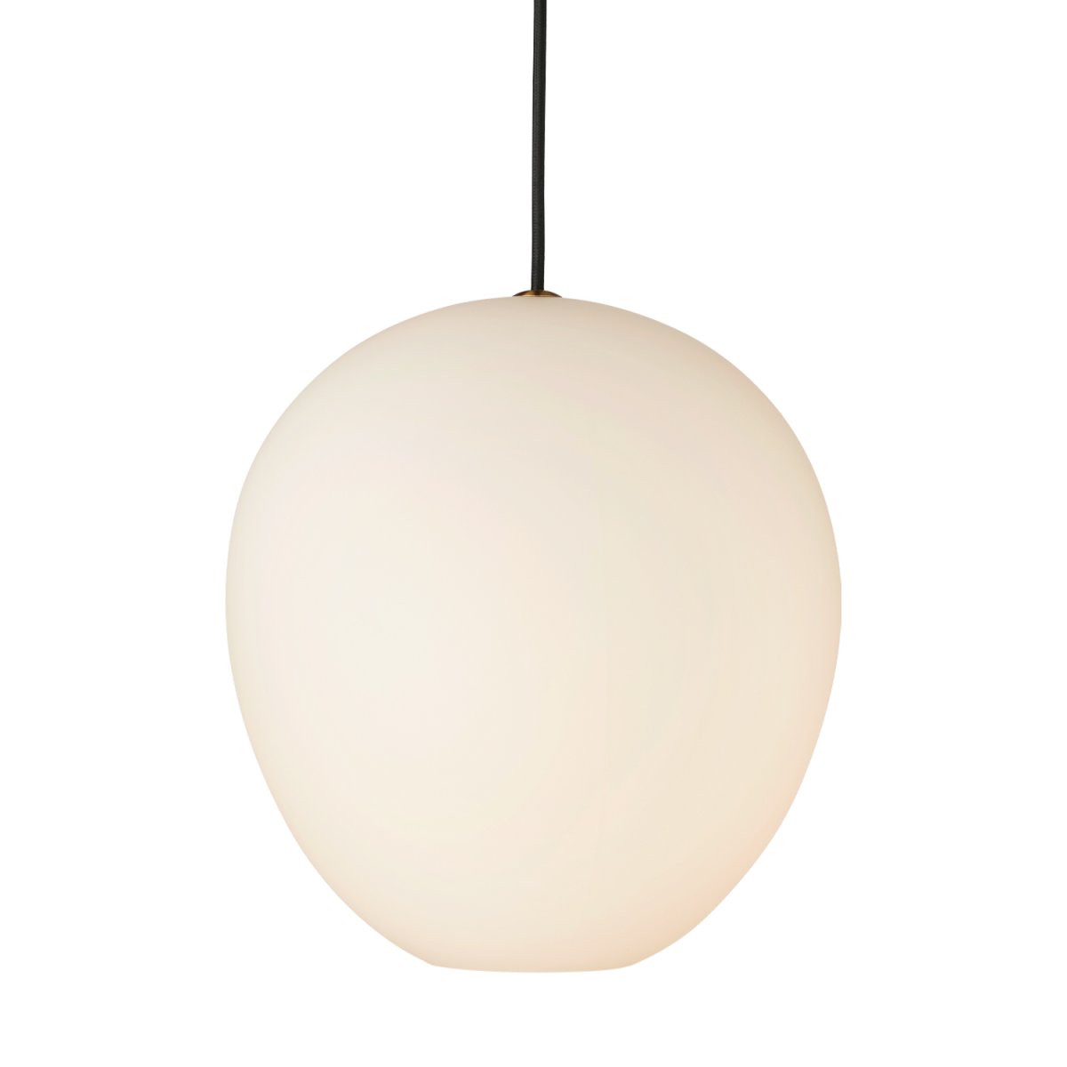 Wrong Ø26 Opaal hanglamp Van Halo Design - Of u Wrong nu boven de eettafel, in de woonkamer of in de hal plaatst, het cre&euml;ert een stijlvolle en uitnodigende sfeer.