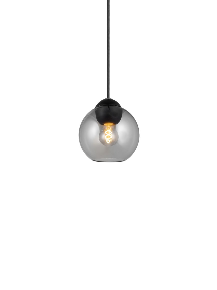 Bubbles Ø14 Rookkleurig hanglamp Van Halo Design - Het gerookte glas voegt elegantie toe en zorgt voor een mooie lichtspreiding in de kamer wanneer de lamp aan staat.