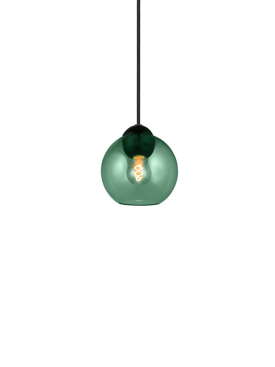 Bubbles Ø14 Groente hanglamp Van Halo Design - Het groene glas zorgt voor elegantie en een mooie lichtspreiding in de kamer als de lamp aan staat.