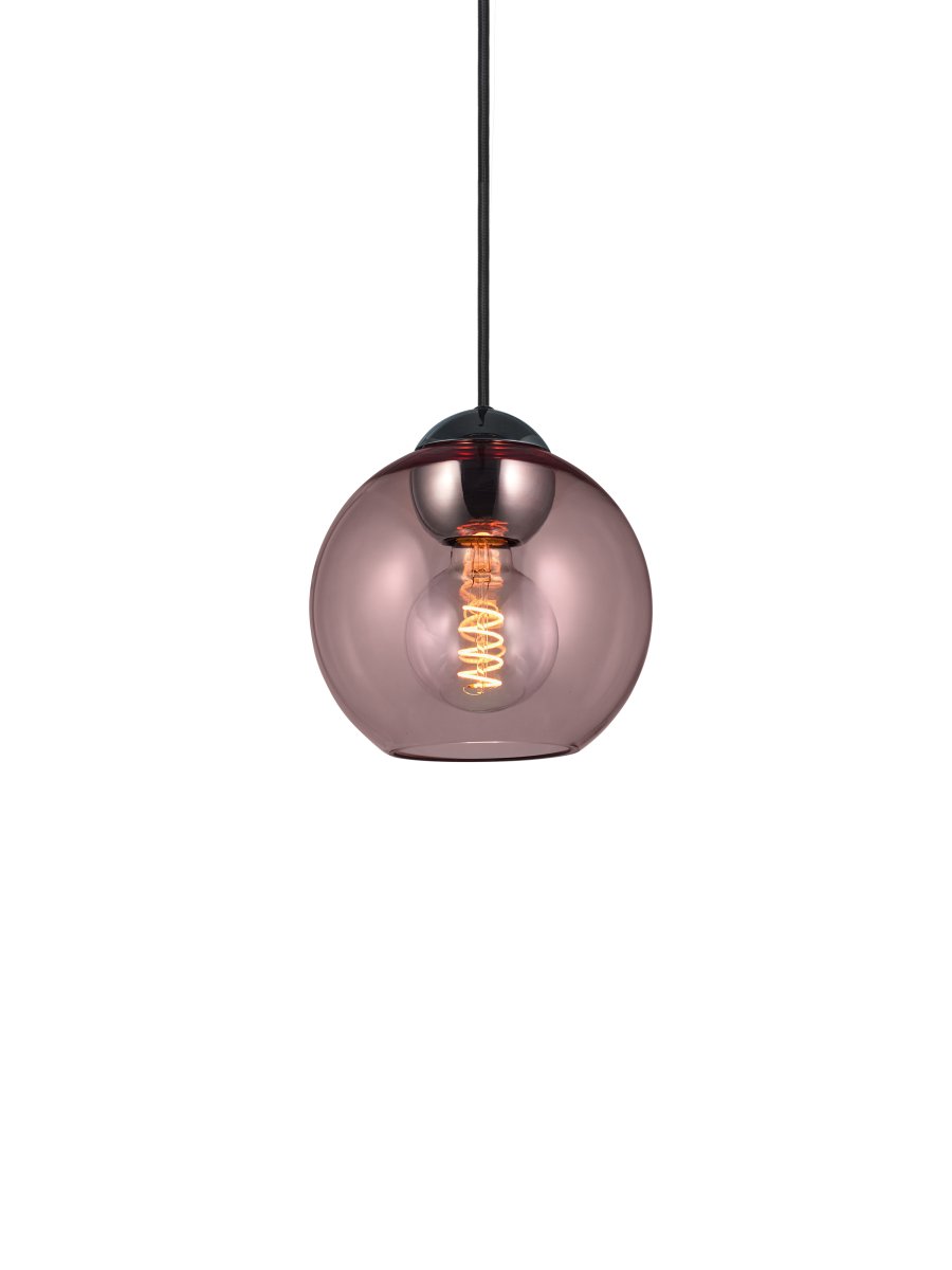 Bubbles Ø18 Roze hanglamp Van Halo Design - Het roze glas in combinatie met de chromen details voegt elegantie toe en zorgt voor een mooie lichtverspreiding in de kamer wanneer de lamp aan staat.