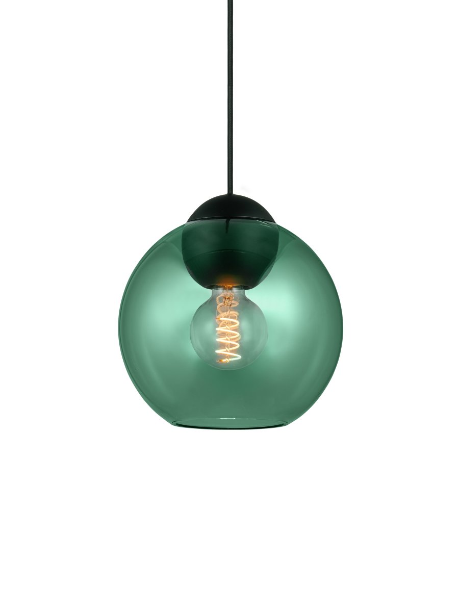 Bubbles Ø24 Groente hanglamp Van Halo Design - Het groene glas in combinatie met de matzwarte metalen details voegt elegantie toe en zorgt voor een mooie lichtspreiding in de kamer wanneer de lamp aan staat.