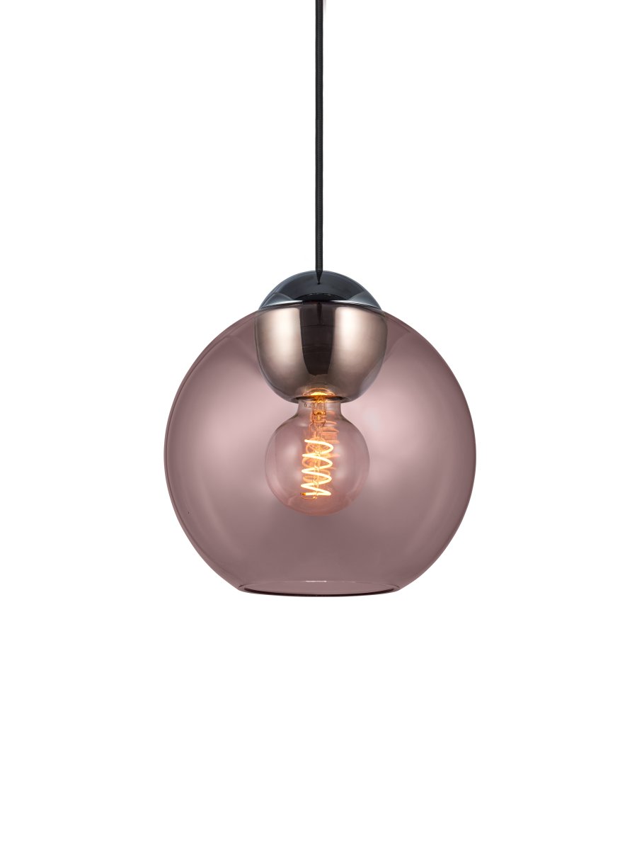 Bubbles Ø24 Roze hanglamp Van Halo Design - Het roze glas in combinatie met de chromen details voegt elegantie toe en zorgt voor een mooie lichtverspreiding in de kamer wanneer de lamp aan staat.