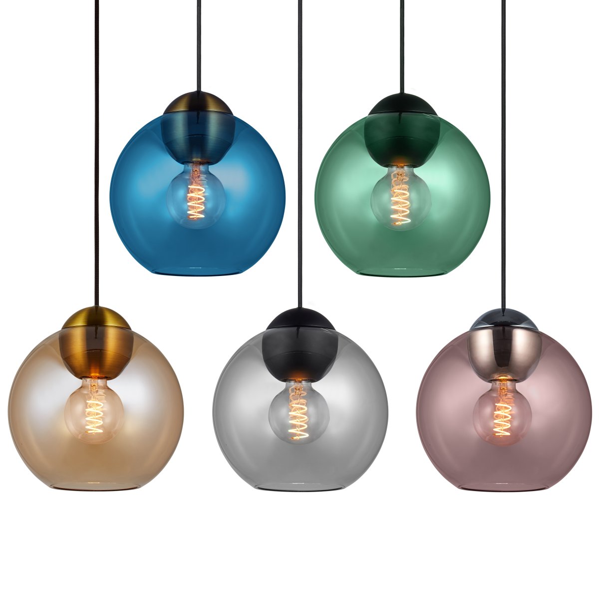 Bubbles Ø24 Amber hanglamp Van Halo Design - Het amberkleurige glas in combinatie met de antieke messing details voegt elegantie toe en zorgt voor een mooie lichtverspreiding in de kamer wanneer de lamp aan staat.