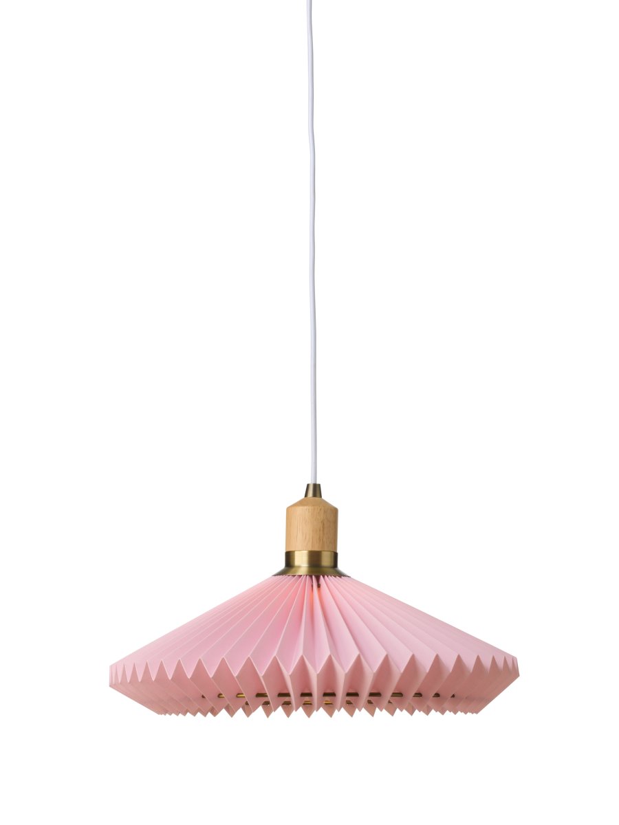 Paris Ø40 Roze hanglamp Van Halo Design - Met een diameter van 40 cm verspreidt Paris een zacht en aangenaam licht dat bijdraagt aan een gezellige sfeer.
