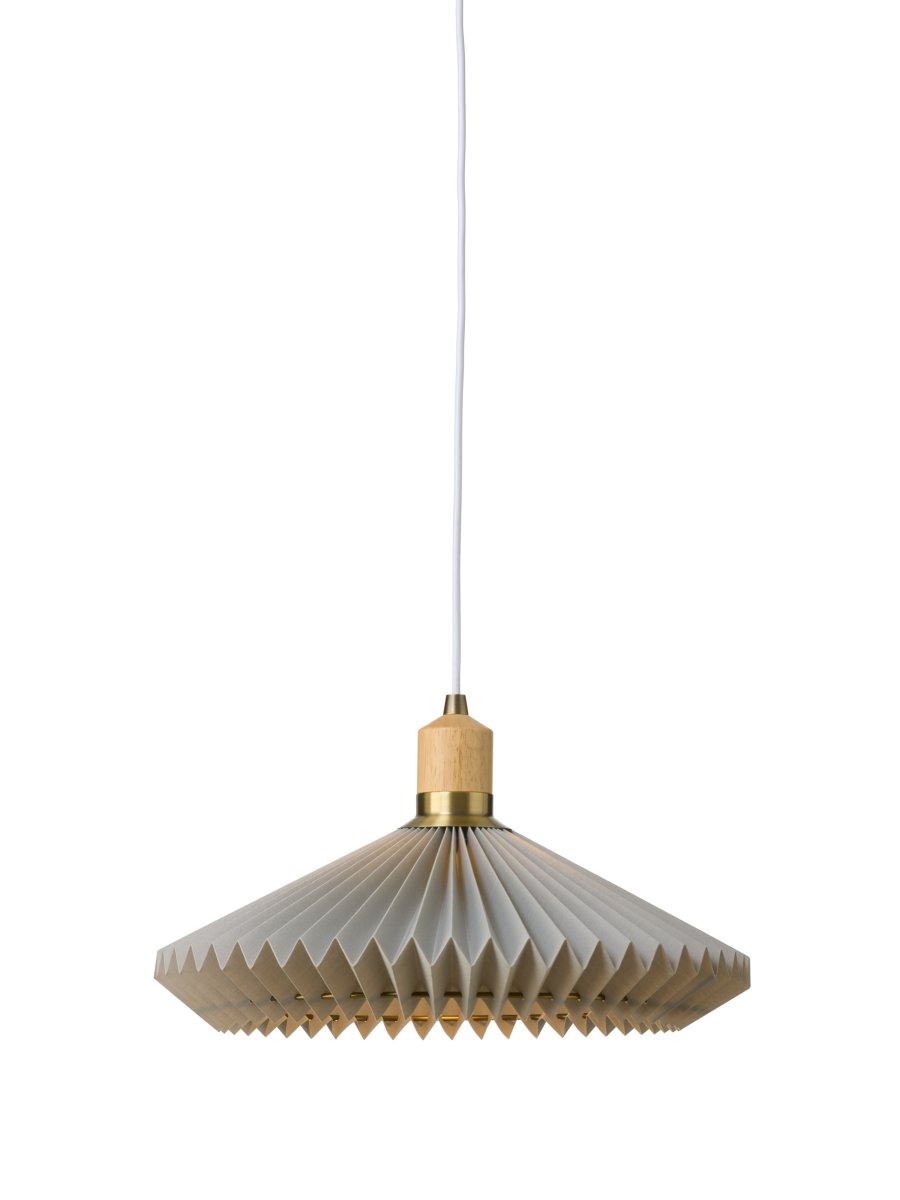 Paris Ø40 Grijs hanglamp Van Halo Design - Met een diameter van 40 cm verspreidt Paris een zacht en aangenaam licht dat bijdraagt aan een gezellige sfeer.