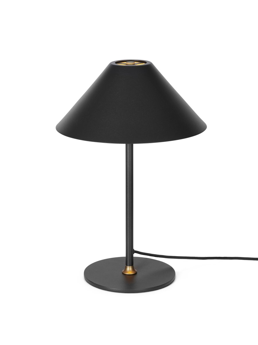 Hygge 35cm Zwart tafellamp Van Halo Design - Hygge is een stijlvolle tafellamp die Scandinavisch minimalisme combineert met een tijdloos design.