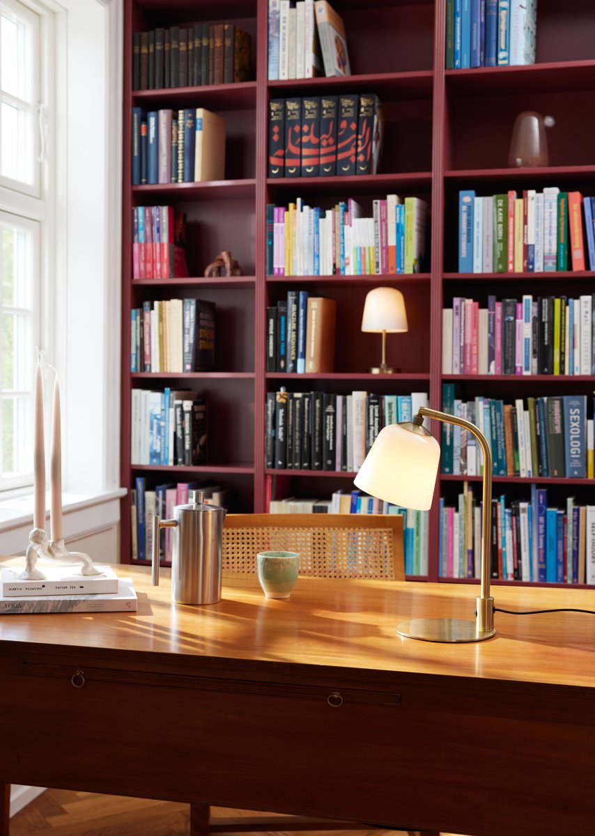 Room 49 40cm Antiek messing tafellamp Van Halo Design - Kamer 49 is niet alleen een lichtbron &ndash; Het is een stijlvol interieurdetail dat elke ruimte verbetert.