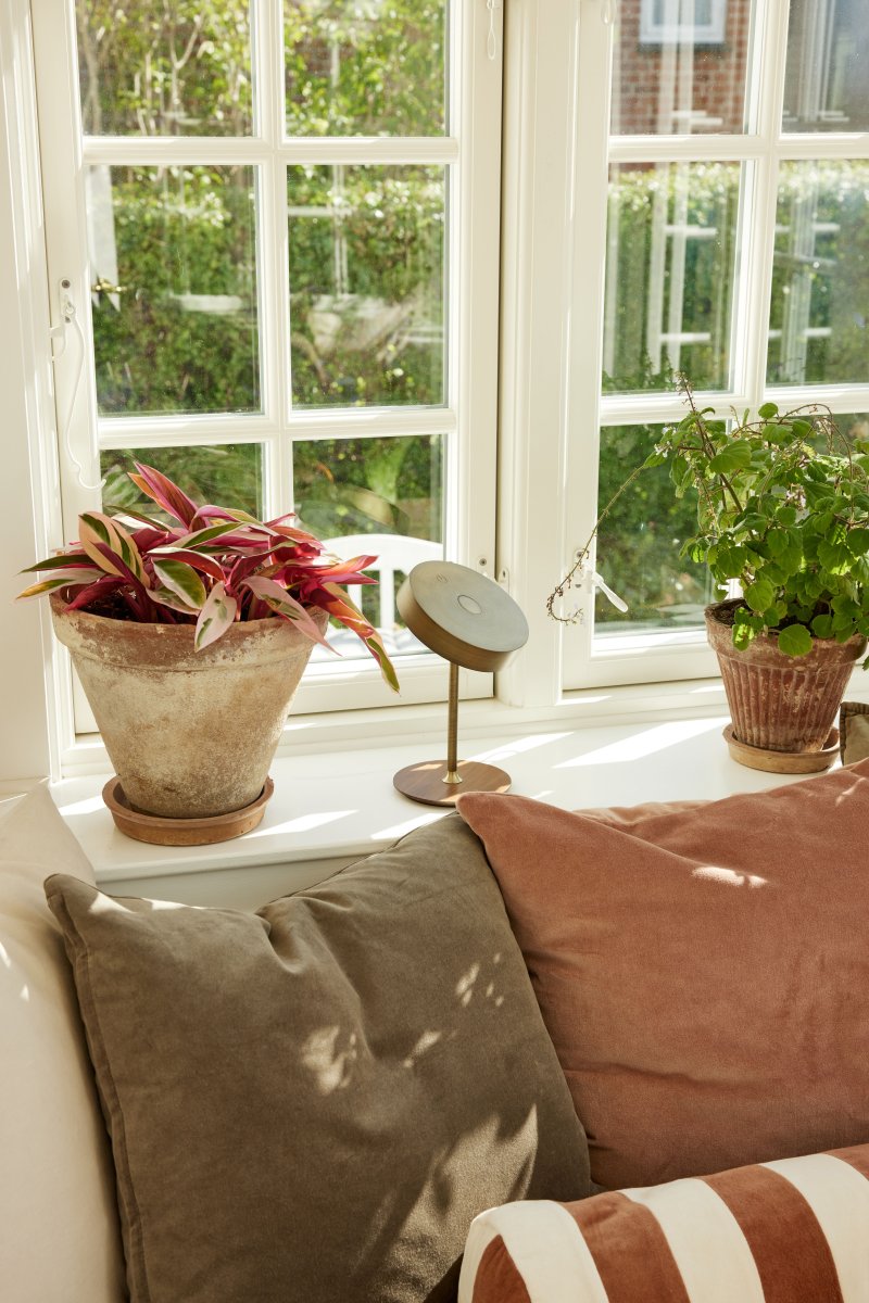 On The Move 20cm Antiek messing Draagbare Van Halo Design - Dankzij de bolvormige vorm en de magnetische functie kunt u de kap eenvoudig draaien en kantelen voor gericht licht.