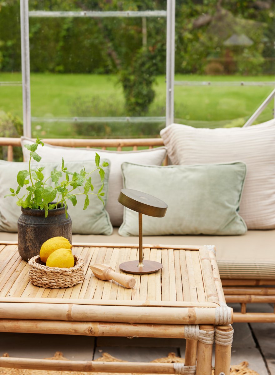 On The Move 20cm Antiek messing Draagbare Van Halo Design - Dankzij de bolvormige vorm en de magnetische functie kunt u de kap eenvoudig draaien en kantelen voor gericht licht.