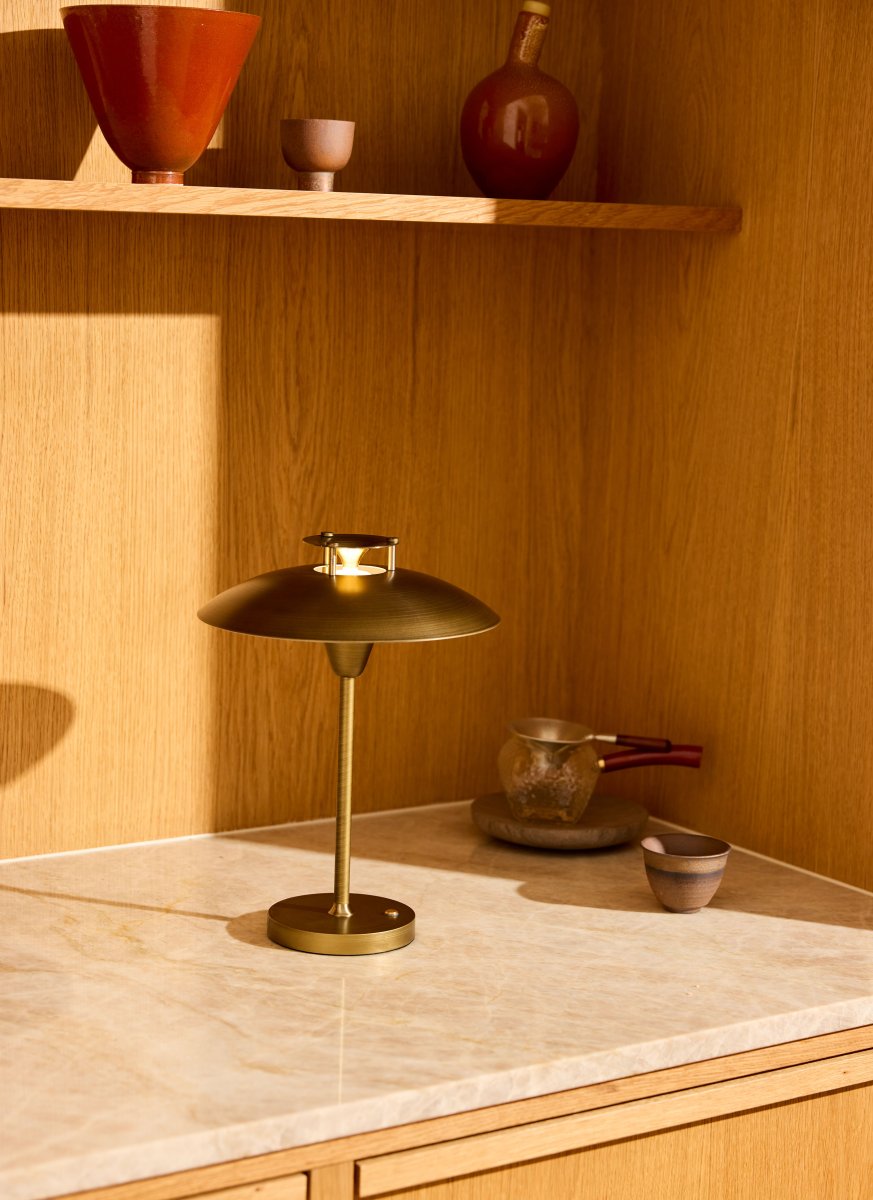 Stepp One-Two -Three 30cm Antiquiteit Draagbare Van Halo Design - De lamp heeft een ingebouwde 3-staps dimmer en geeft een aangenaam warmwit licht.