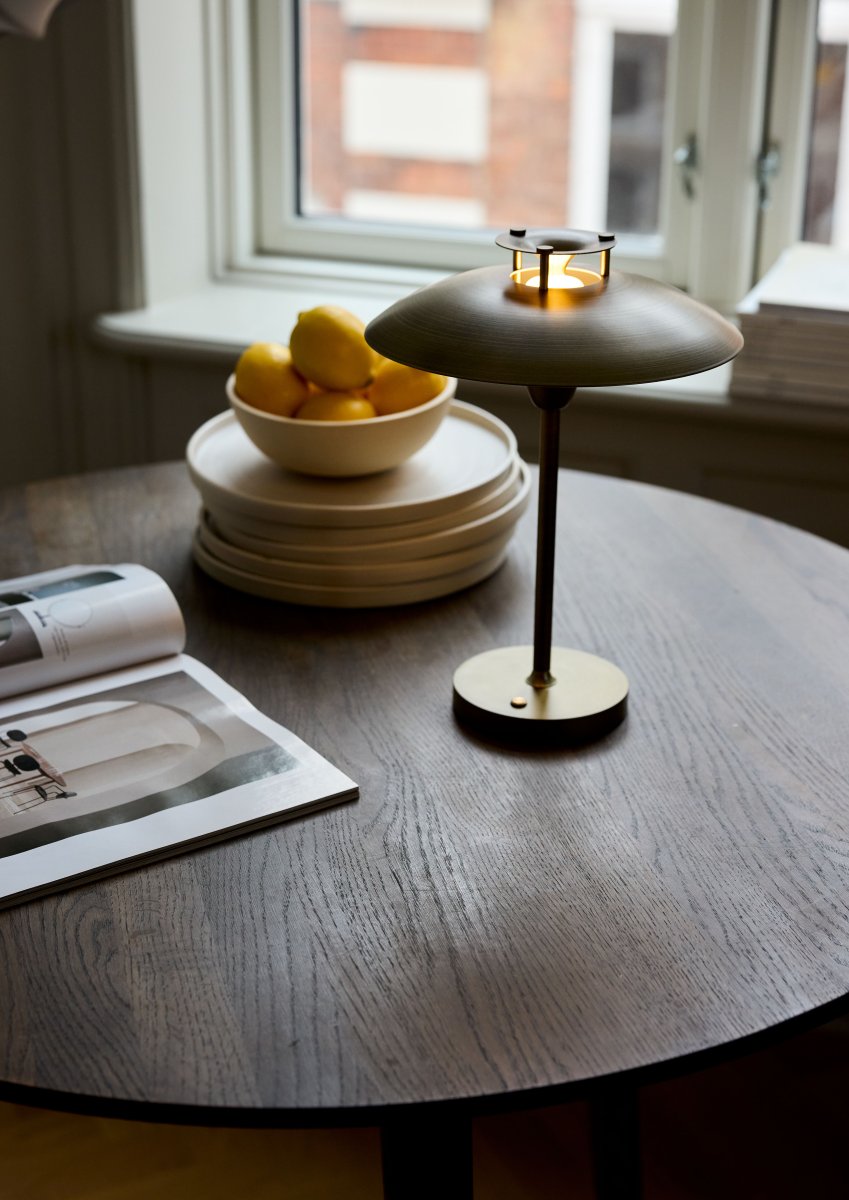 Stepp One-Two -Three 30cm Antiquiteit Draagbare Van Halo Design - De lamp heeft een ingebouwde 3-staps dimmer en geeft een aangenaam warmwit licht.