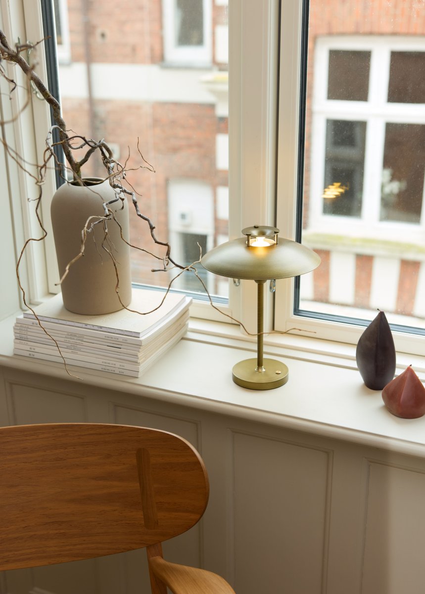 Stepp One-Two -Three 30cm Antiquiteit Draagbare Van Halo Design - De lamp heeft een ingebouwde 3-staps dimmer en geeft een aangenaam warmwit licht.