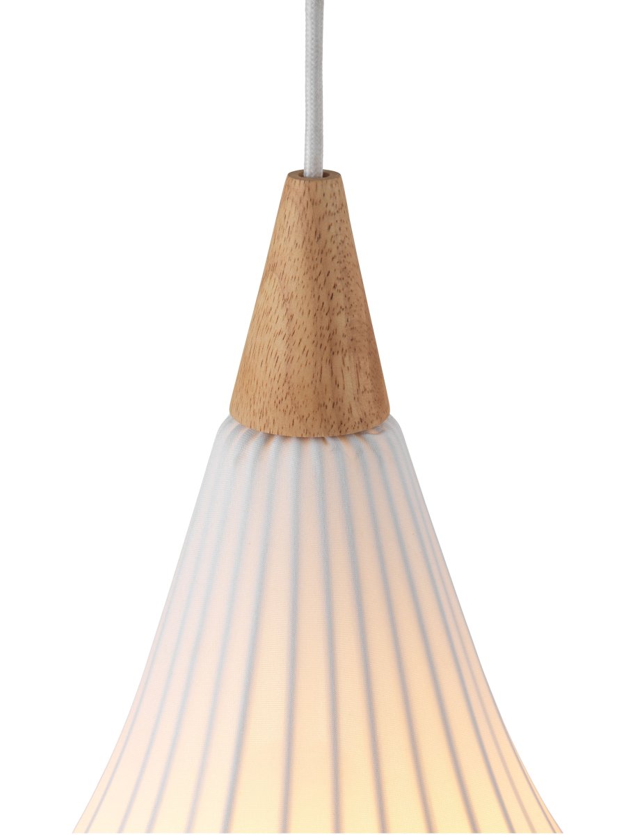 Drops Ø17 Wit hanglamp Van Halo Design - Het is aan te raden om er meerdere op een rij of in een groep boven de eettafel te plaatsen.